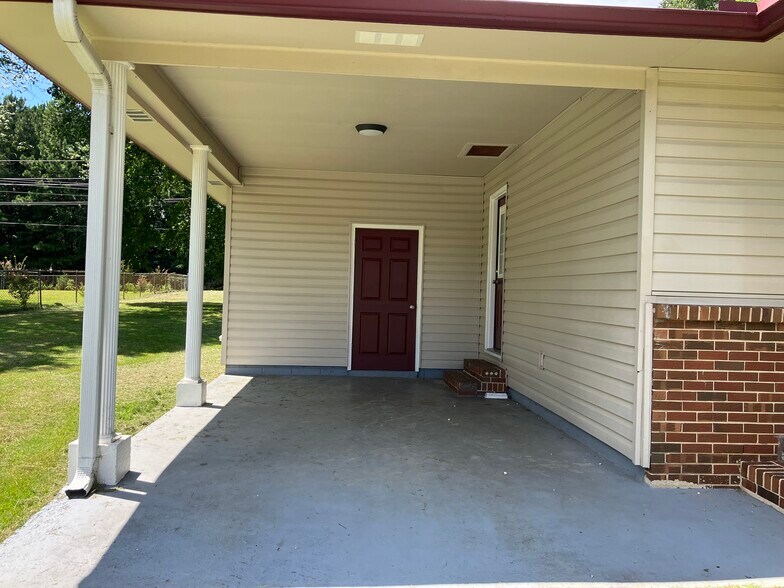 Building Photo - 2031 Dialsdale Dr SW