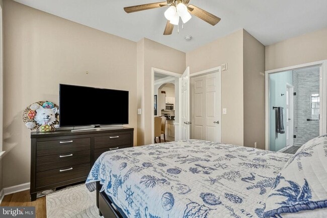 Building Photo - 27 Booth St