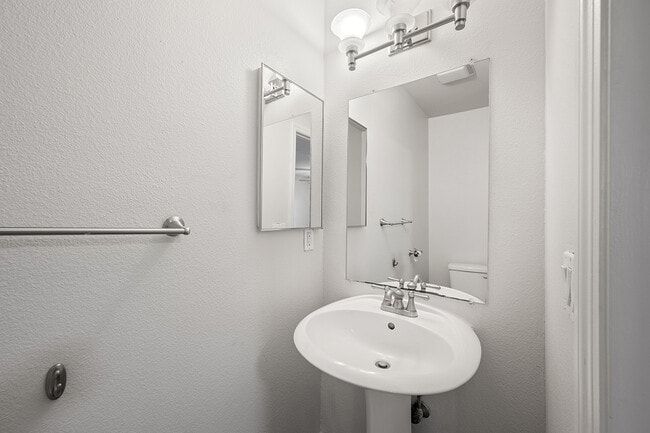 Building Photo - 1280 W Main St