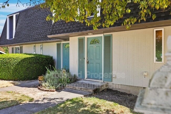 Building Photo - 6030 SW 130th Ave