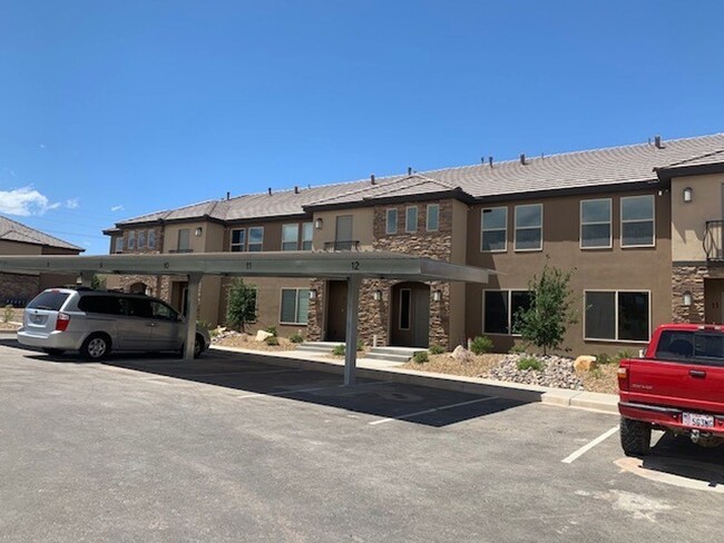 Building Photo - Desert Hills Townhomes, Location, location...