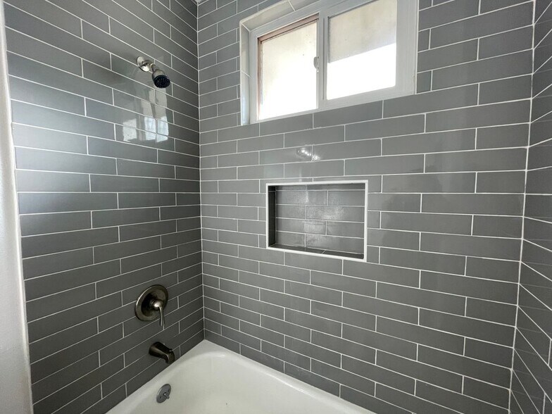 Building Photo - 10661 Fern Ave