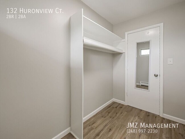 Building Photo - 132 Huronview Ct