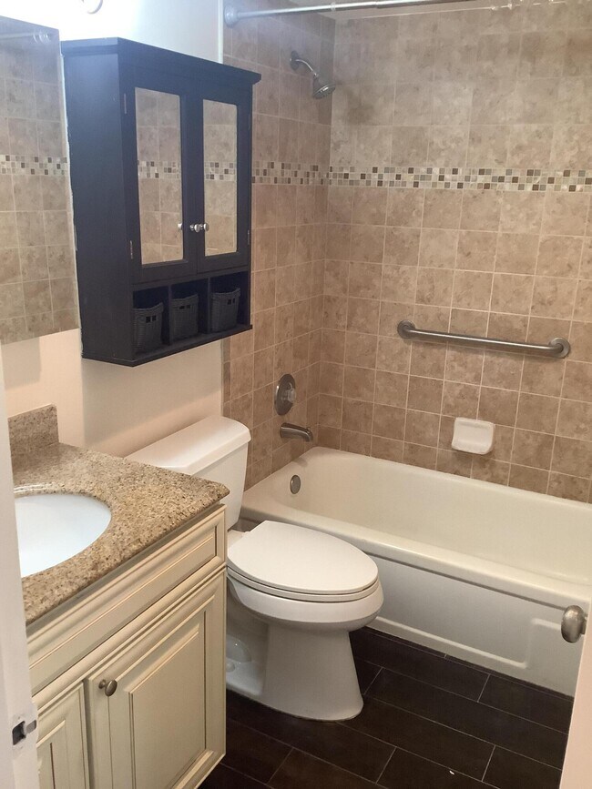 Building Photo - 119 Fanshaw C