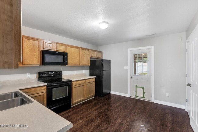 Building Photo - 404 Springwood Dr