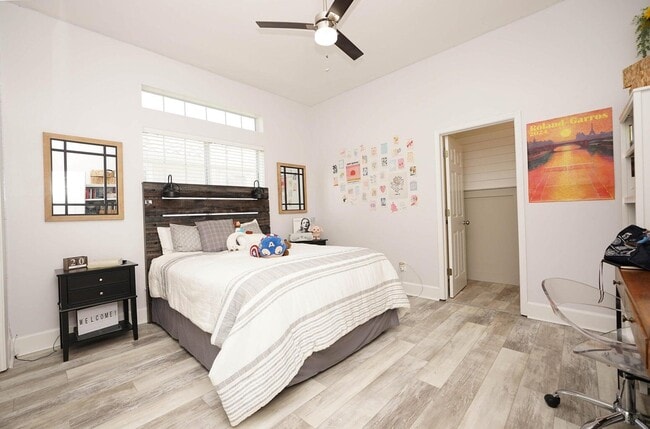 Building Photo - 83 Azure Pl