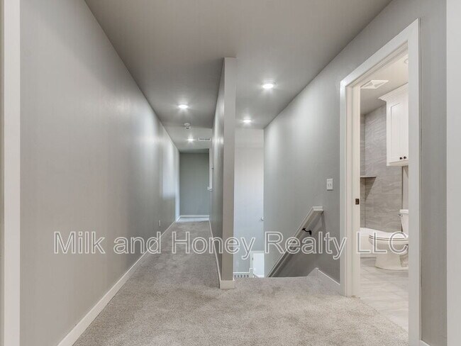 Building Photo - 3212 Hayven Cir