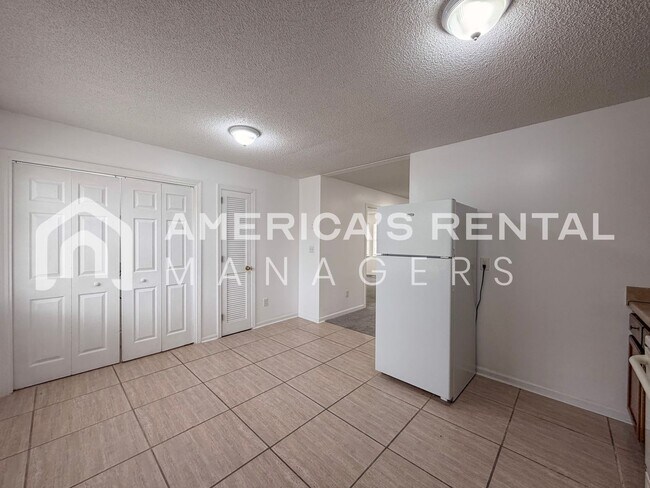 Building Photo - Updated Three Bedroom Two Bath Rental!