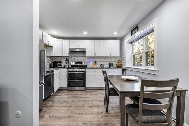 Building Photo - 90 Edgelawn Ave