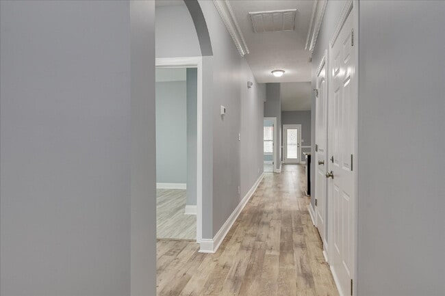 Building Photo - 665 Dunrobin Ln