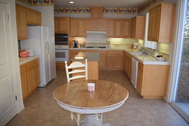 Building Photo - 607 Stoneygate Ct
