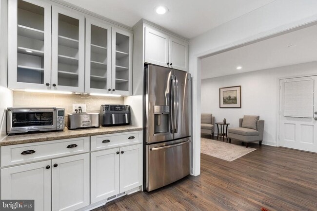 Building Photo - 9830 Meadow Valley Dr
