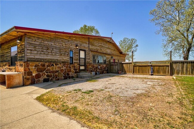 Building Photo - 980580 S Hwy 99