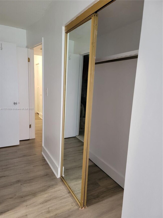 Building Photo - 1351 NE 191st St