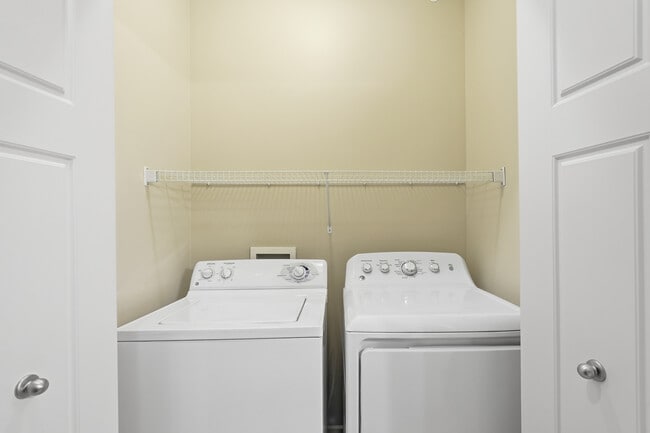 Building Photo - 6368 Manchester Ave NE