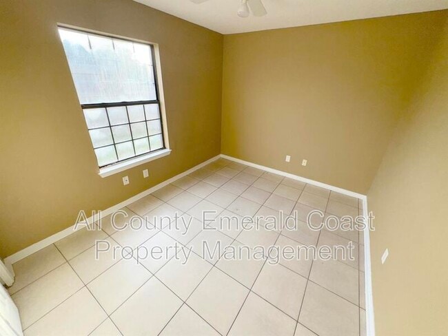 Building Photo - 875 Fairview Dr