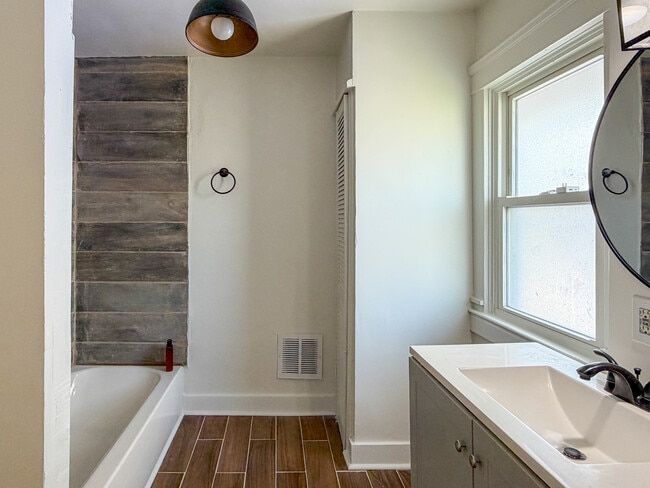 Building Photo - 336 W 29th St