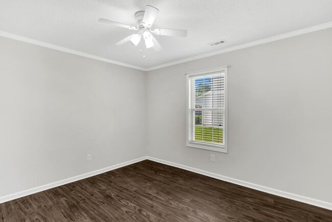 Building Photo - An adorable home! Pets Welcome!