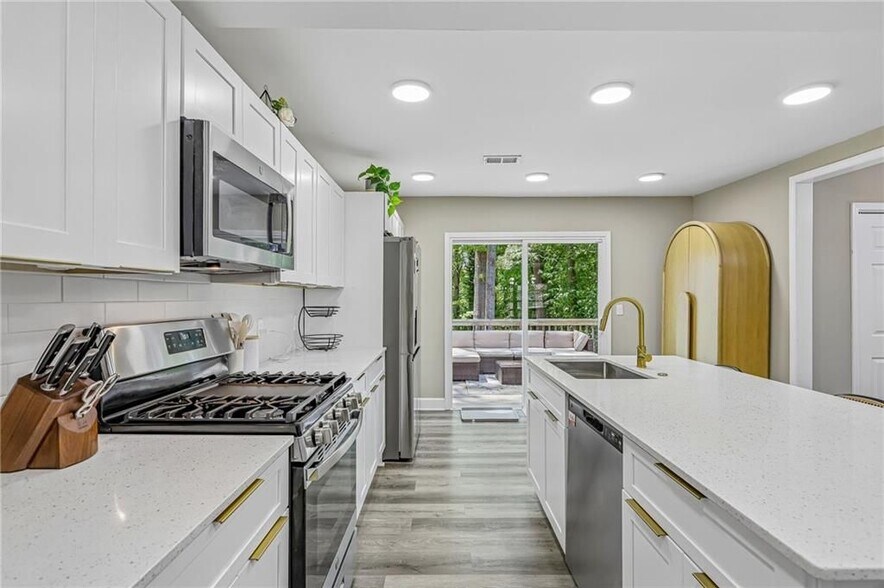 Building Photo - 3898 Skidmore Dr