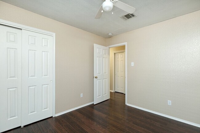 Building Photo - 124 Hunter Rex Way