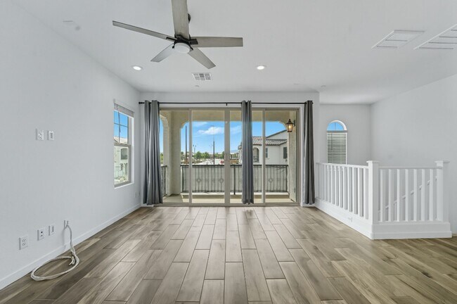 Building Photo - Like Brand New Luxurious Modern 3 Bedroom 2 Bath Townhome in Warner Meadow – Rare Rental Opportun...