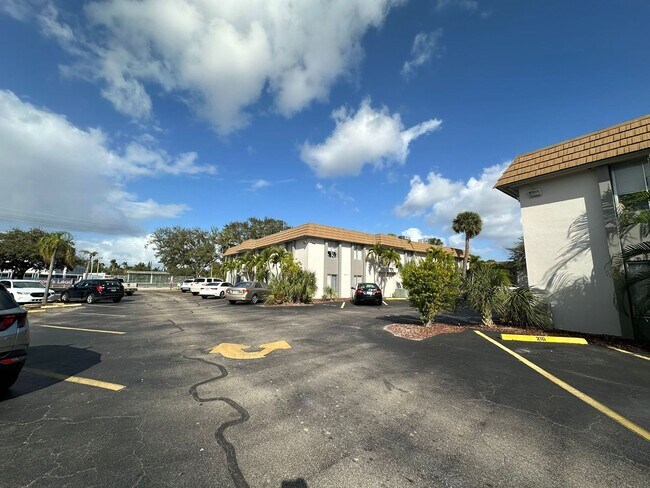 Building Photo - FAST APPROVAL !  1 bed 1 bath at green tee...
