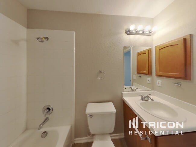 Building Photo - 2714 Moonrock