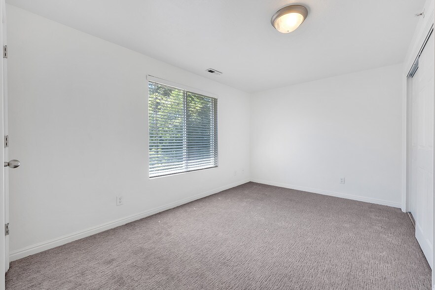 Building Photo - 455 N 400 W