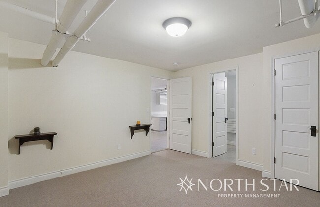 Building Photo - Live in a National Historic Home