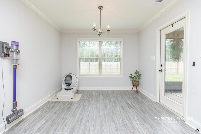 Building Photo - 214 Creek Ridge Dr