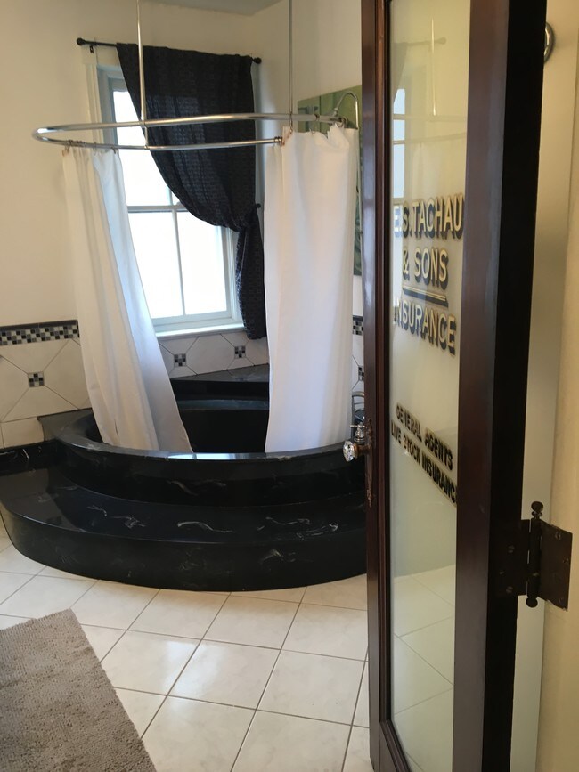 Building Photo - 1027 Cherokee Rd