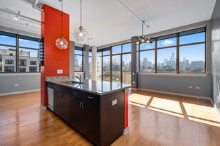 Building Photo - 511 W Division St