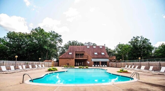 Building Photo - 22 Essex Grn Dr