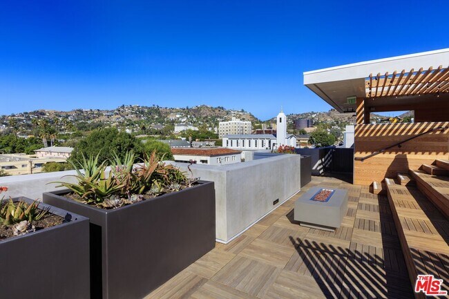 Building Photo - 1250 N Fairfax Ave