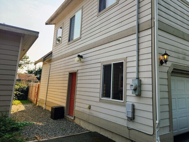 Building Photo - Easy access to the Birch Bay Coastline! La...