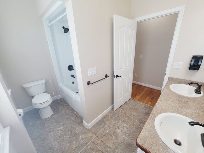 Building Photo - Beautiful Brick Ranch in Campbell County