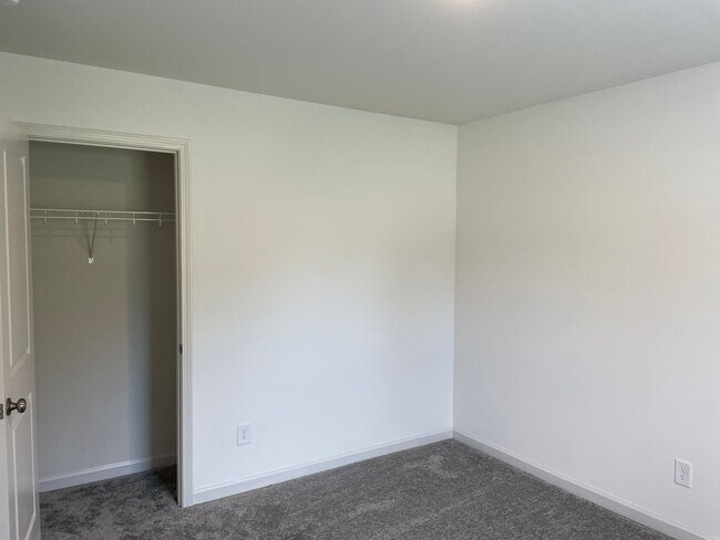 Building Photo - 961 Pine Needles Rd