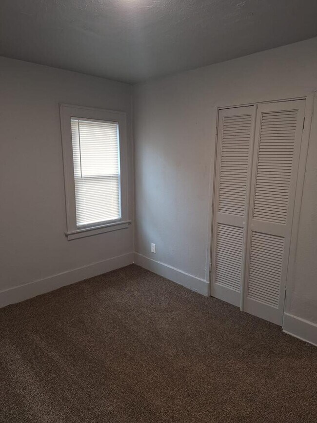 Building Photo - 13225 Santa Rosa Dr