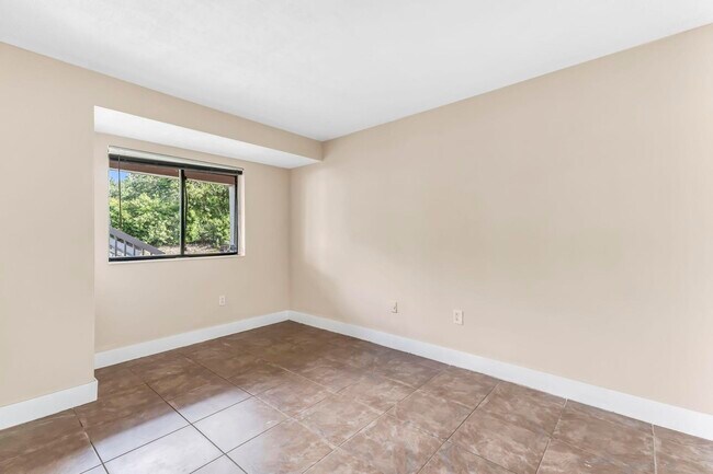 Building Photo - 5200 NW 31st Ave