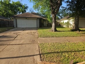 Building Photo - 14138 Clear Forest Dr