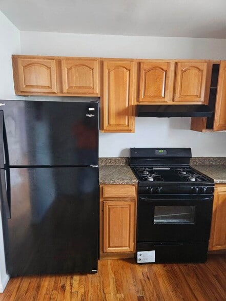 Stove & Fridge - 67 Rose Ter