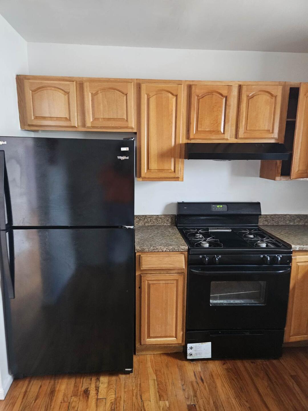 Stove & Fridge - 67 Rose Ter