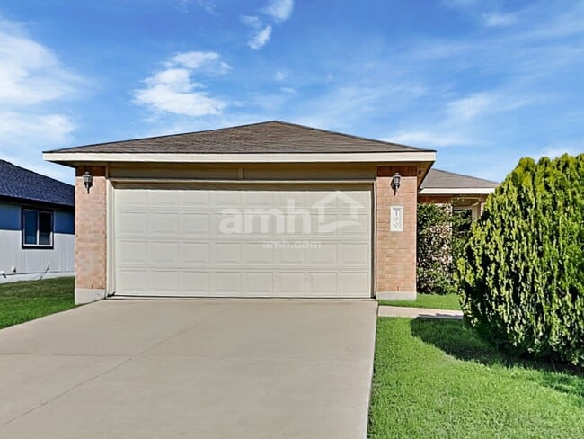 Building Photo - 100 Meadow Lark Ln