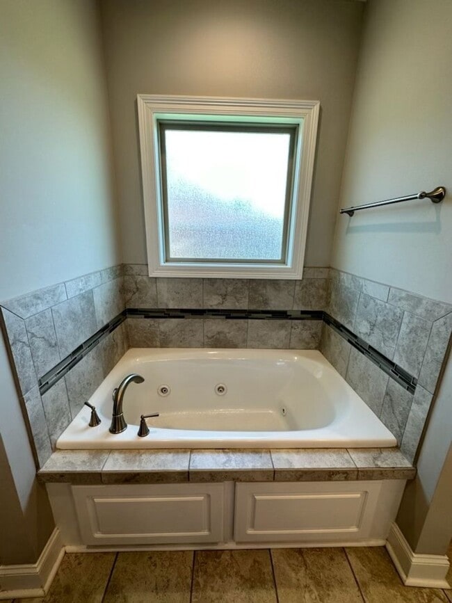 Building Photo - Beautiful Newer 3 Bedroom Home in Pearl!!!