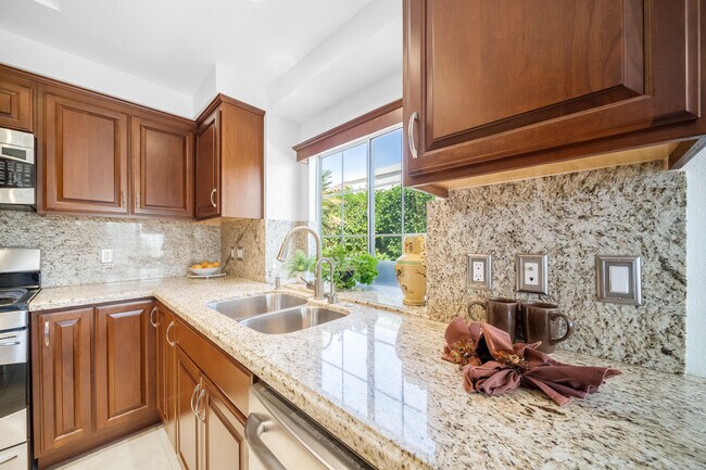 Building Photo - 43512 Via Magellan Dr