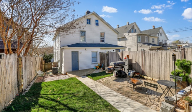 Building Photo - Stunning & Spacious 3 Bed/2 Bath Hampden Home - Fenced Backyard!