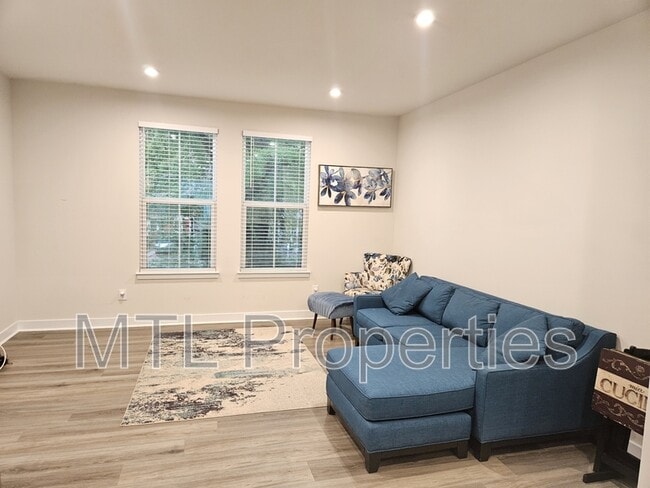 Building Photo - 3712 Ellington St