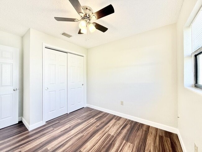 Building Photo - 1221 Jewel Ave