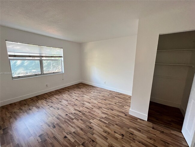 Building Photo - 1406 Arpeika St