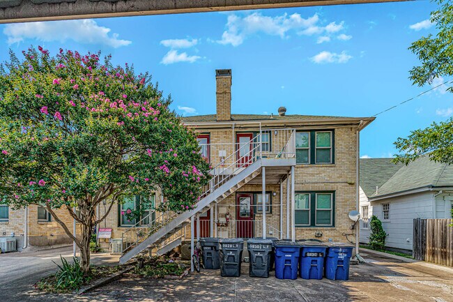 Building Photo - 5930 La Vista Dr